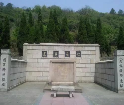 前山墓地