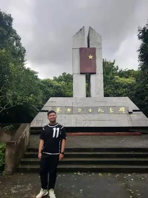 展茅革命烈士纪念碑