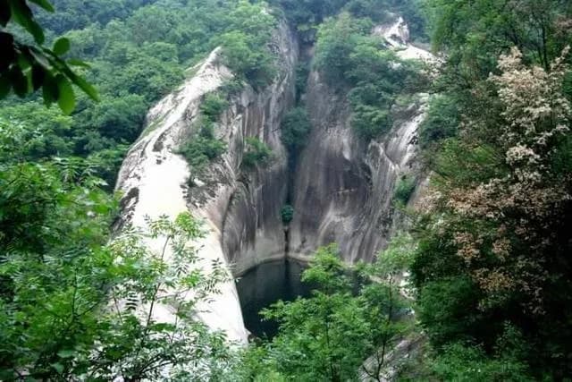 老龙潭、斩蛇崖、五指山景区