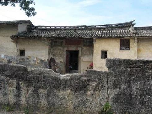古厝“奉旨迁界”崖刻