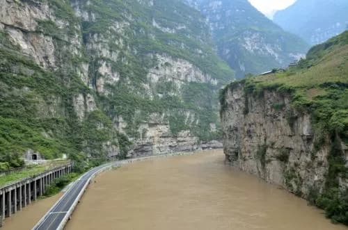 大渡河峡谷风光