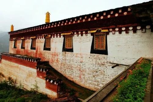 曲披寺