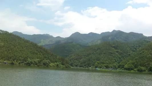 湖中长堤和义东旅游区