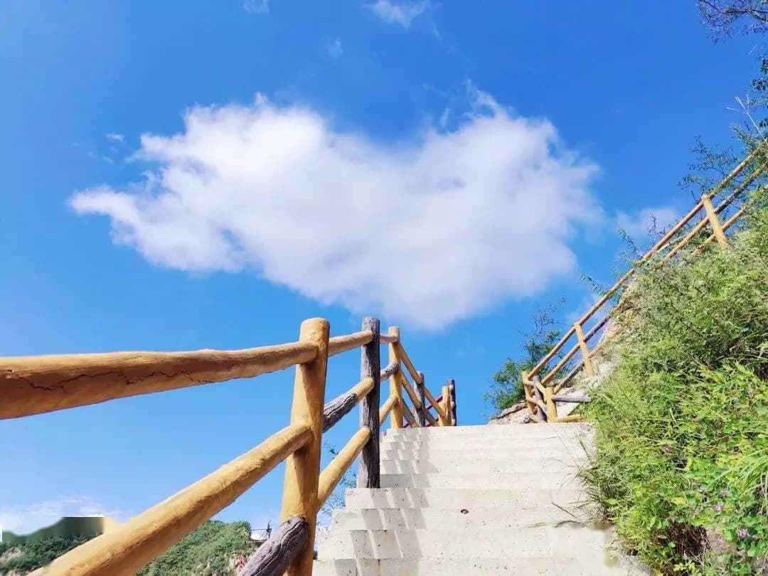 老龙潭、斩蛇崖、五指山景区