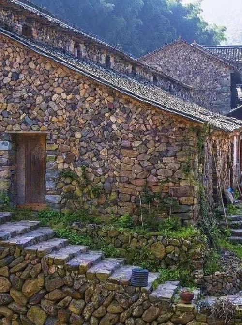 岩下石头建筑群