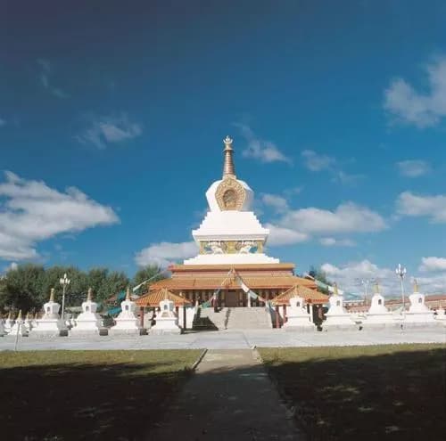 理塘白塔公园