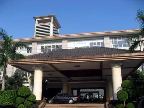 汤泉高尔夫假日俱乐部